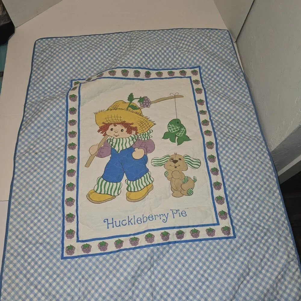 Vtg Huckleberry Pie Strawberry Shortcake Handmade Baby Quilt Blanket 33x42 #219